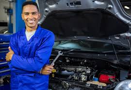 تعمیرکار خودروهای سبک